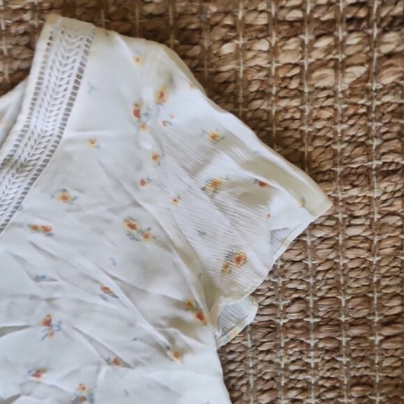 Hippie Rose White and Yellow Floral Blouse Peplum V-Neck - Picture 4 of 6